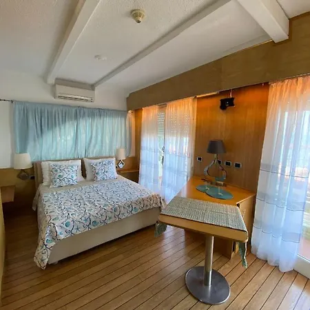 Rita Sea Front View - Parcheggio Gratuito In Гостевой дом Санремо