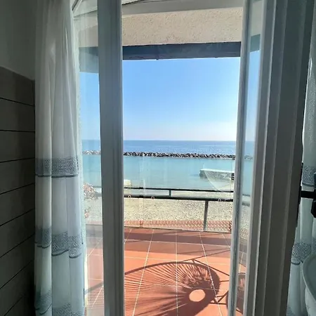 Rita Sea Front View - Parcheggio Gratuito In 4* Санремо