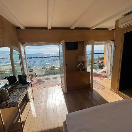 Rita Sea Front View - Parcheggio Gratuito In Гостевой дом Санремо