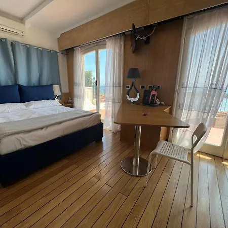 Rita Sea Front View - Parcheggio Gratuito In 4* Санремо
