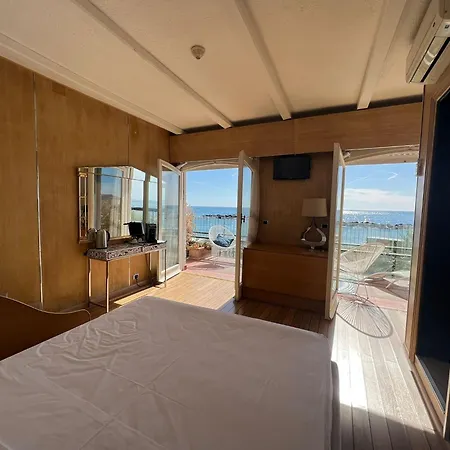 Rita Sea Front View - Parcheggio Gratuito In سانريمو
