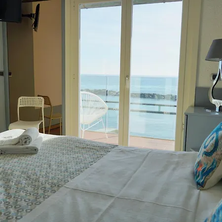 Rita Sea Front View - Parcheggio Gratuito In Гостевой дом 4*