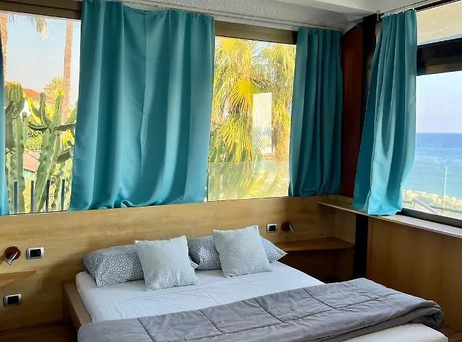 Гостьовий будинок Rita Sea Front View - Parcheggio Gratuito In Санремо