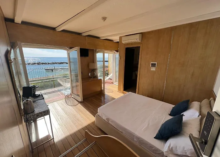 Гостьовий будинок Rita Sea Front View - Parcheggio Gratuito In Санремо